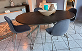 Tavolo tondo modello Giove finitura Bronzo Antico misure 120/165
                                                                                                      4 sedie Accademy rivestimento tessuto